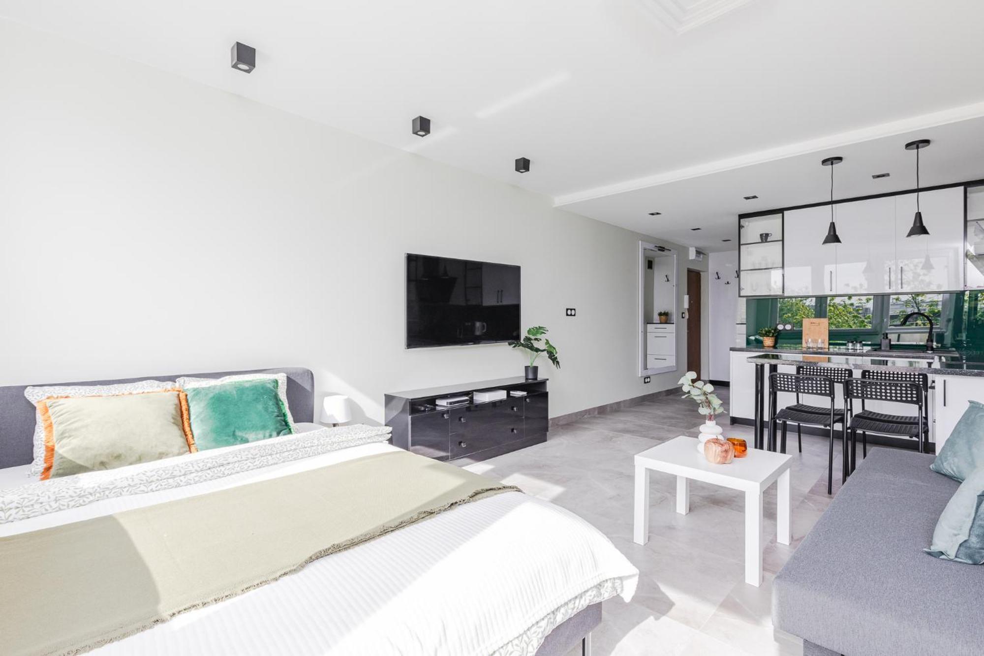 Superapart Saska 48A, Sleek 6Th-Floor Studio With Balcony & Elevator Access Варшава Екстериор снимка