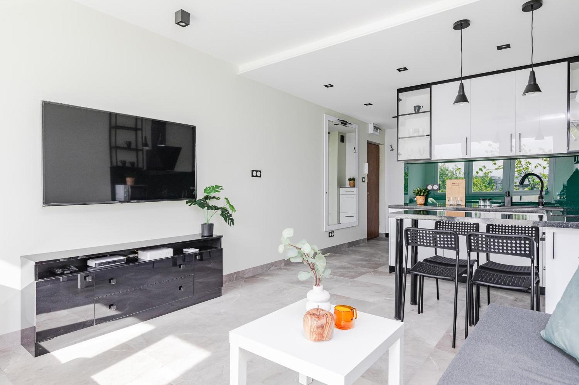 Superapart Saska 48A, Sleek 6Th-Floor Studio With Balcony & Elevator Access Варшава Екстериор снимка